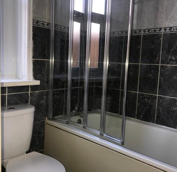 חדר משפחתי, New Oscar