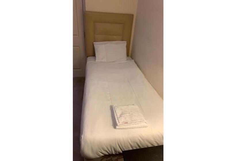 חדר סטנדרט יחיד, New Oscar