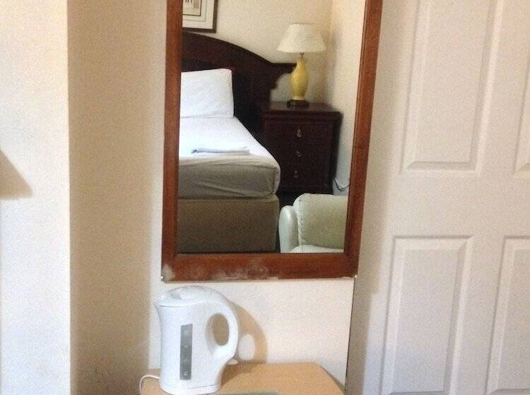 חדר משפחתי, New Oscar