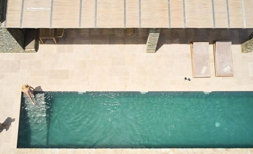 1间卧室的房子, Onar Andros