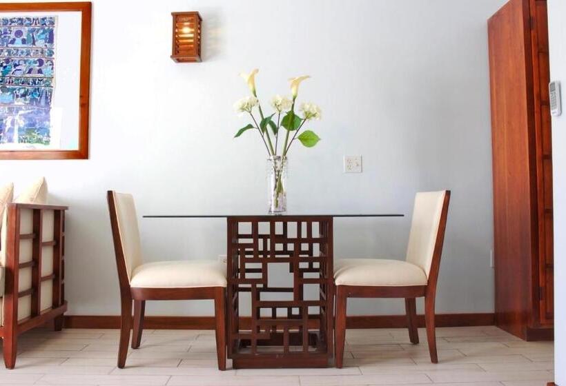 سوییت, Paradise Beach Hotel & Resort