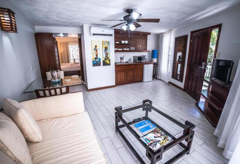 سوییت, Paradise Beach Hotel & Resort