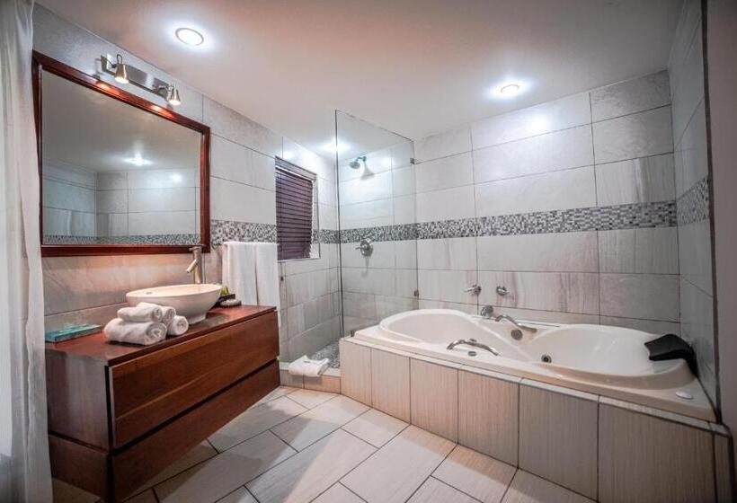 سوییت, Paradise Beach Hotel & Resort