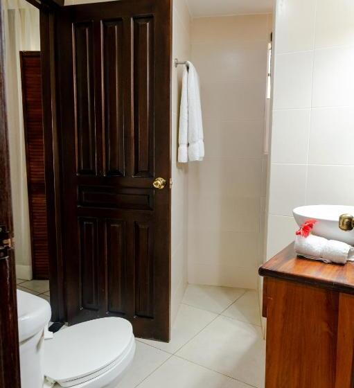 سوئیت با بالکن, Paradise Beach Hotel & Resort