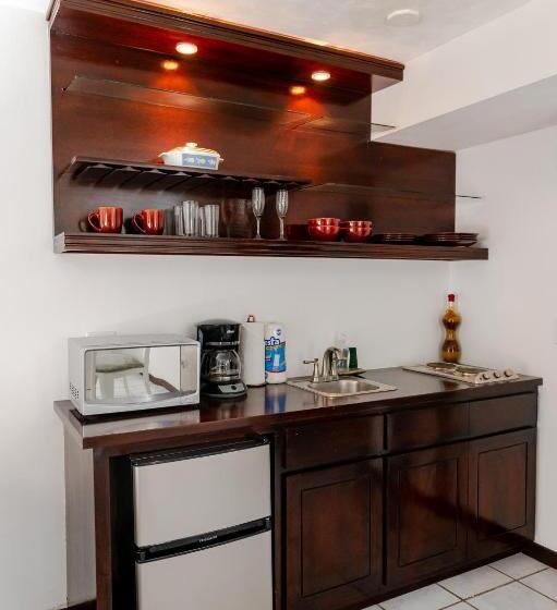 سوئیت با بالکن, Paradise Beach Hotel & Resort