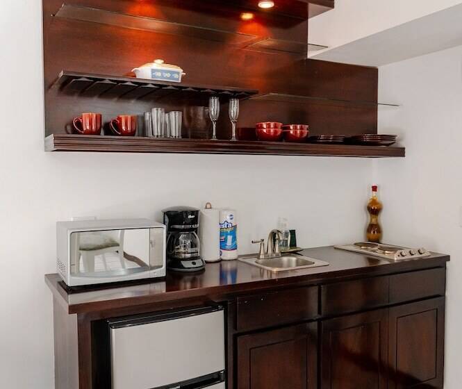 سوئیت با بالکن, Paradise Beach Hotel & Resort