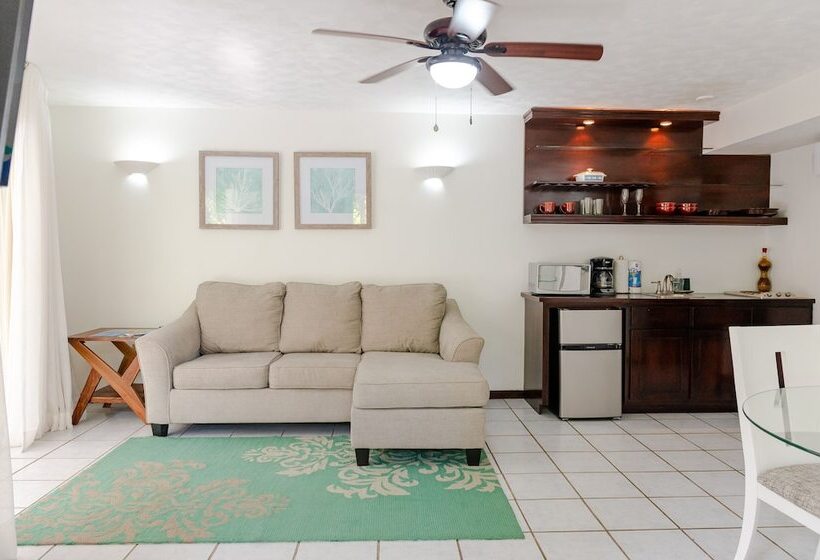 سوئیت با بالکن, Paradise Beach Hotel & Resort