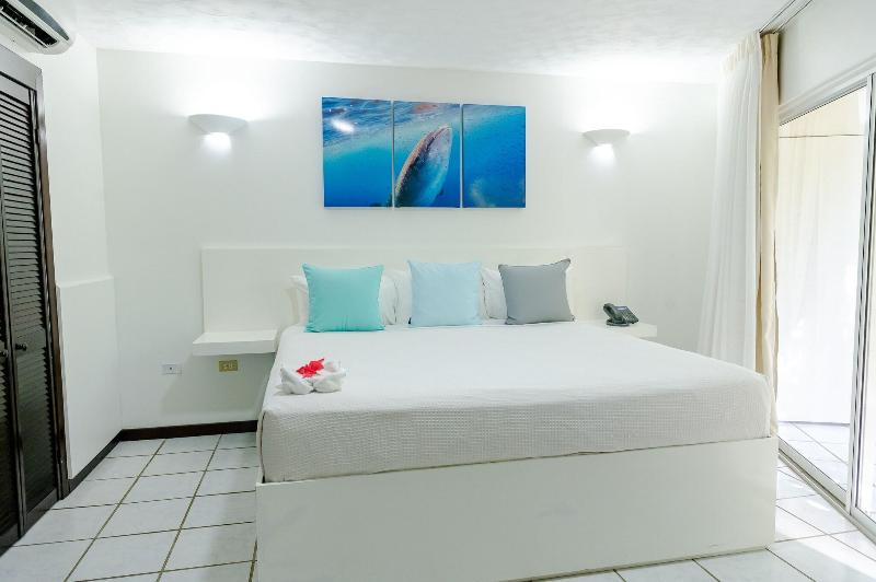 سوییت, Paradise Beach Hotel & Resort