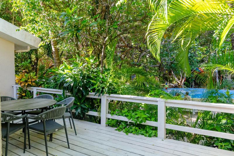 سوییت, Paradise Beach Hotel & Resort