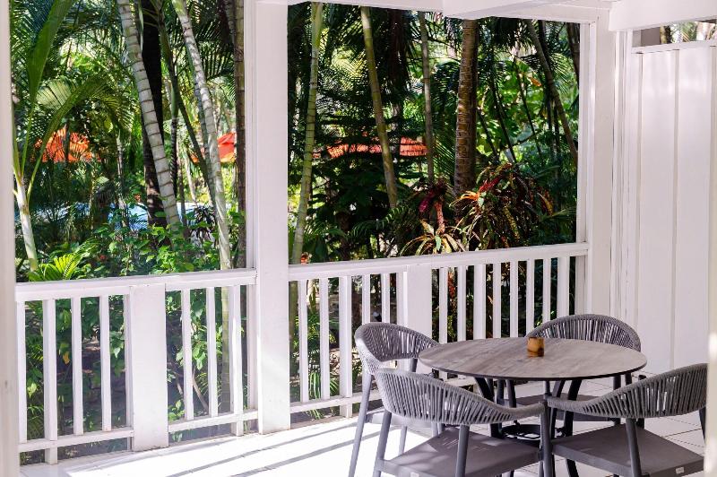 سوییت, Paradise Beach Hotel & Resort