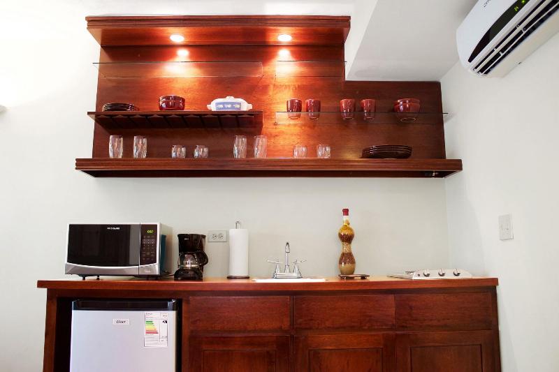 سوییت, Paradise Beach Hotel & Resort