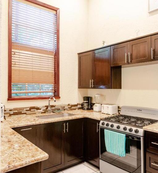 ویلای 3 خوابه, Paradise Beach Hotel & Resort