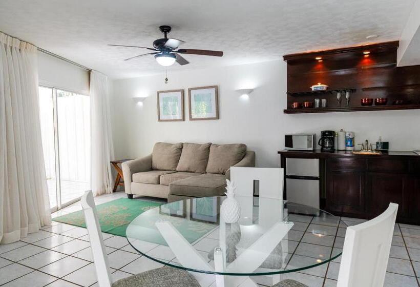 سوئیت با بالکن, Paradise Beach Hotel & Resort