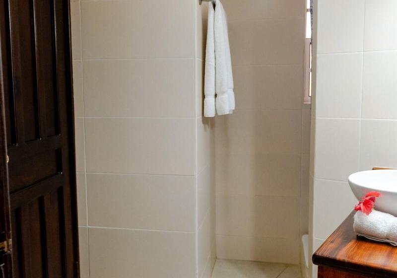 سوییت, Paradise Beach Hotel & Resort