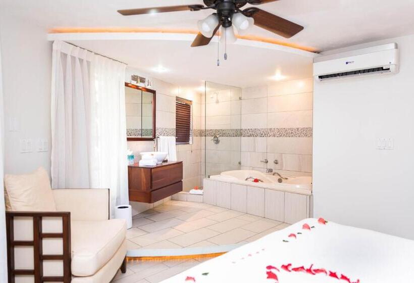 سوییت, Paradise Beach Hotel & Resort