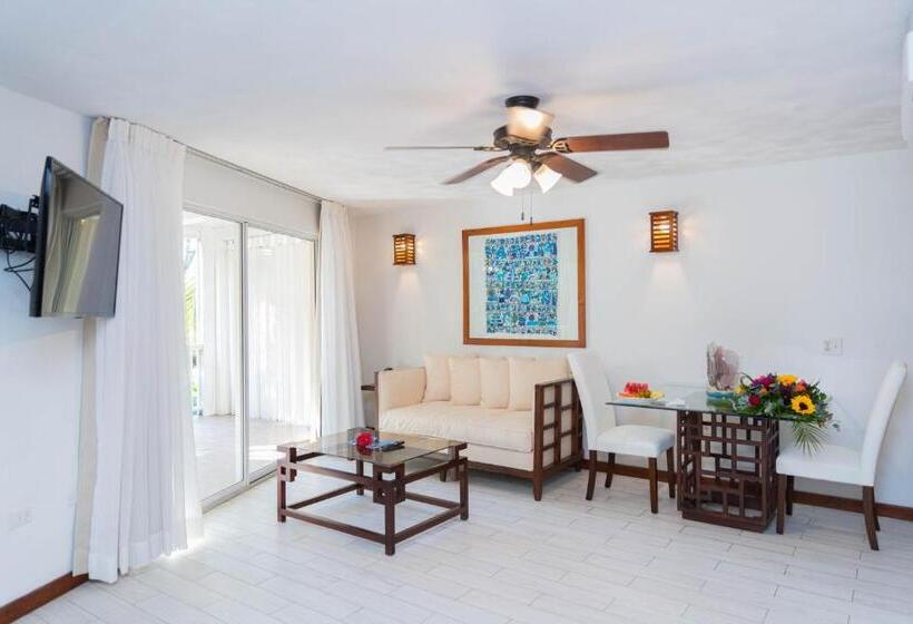 سوییت, Paradise Beach Hotel & Resort