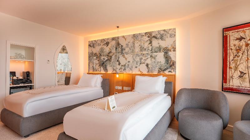 디럭스 룸, Qlusive - Adults Only+12