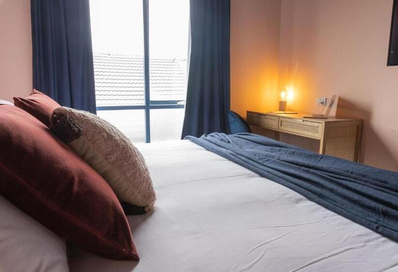 スイート, Roamer St Kilda