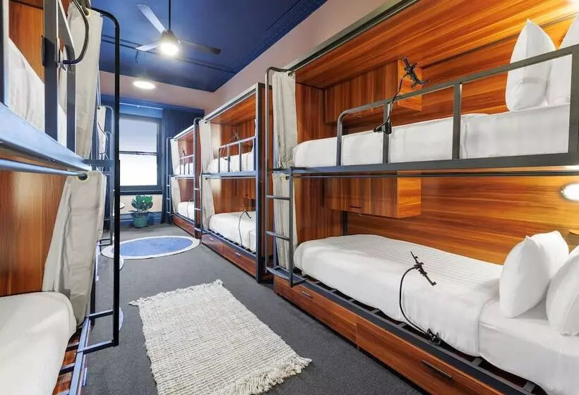 Vuode Makuusalissa, Roamer St Kilda
