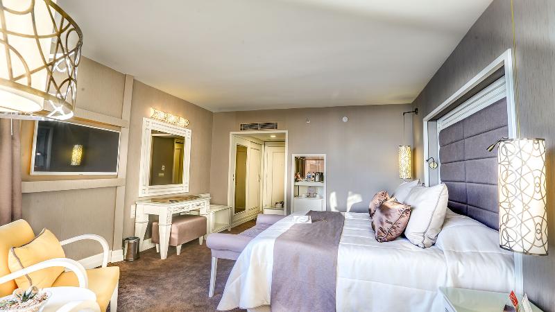 디럭스 룸, Qlusive - Adults Only+12