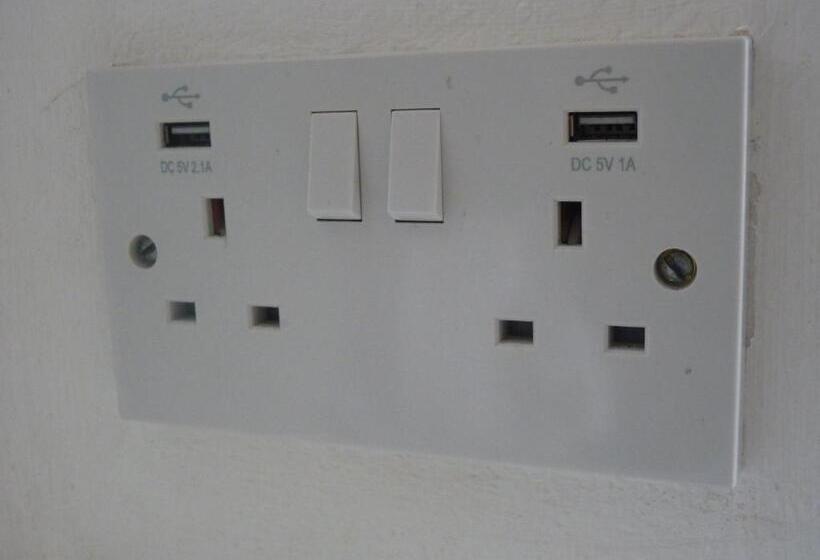 اتاق استاندارد سه نفره, The Berkswell