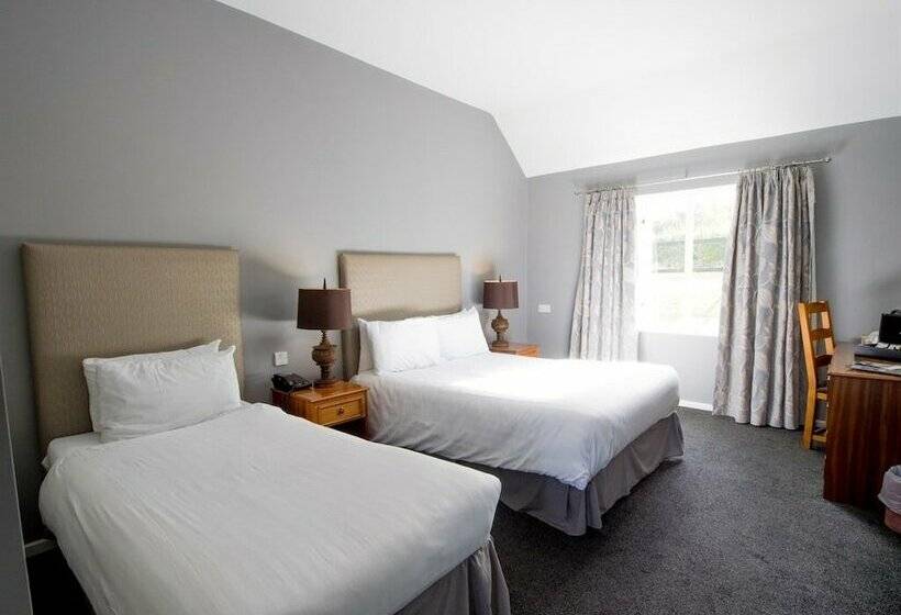 غرفة قياسية ثلاثية, The Old Red Lion Inn