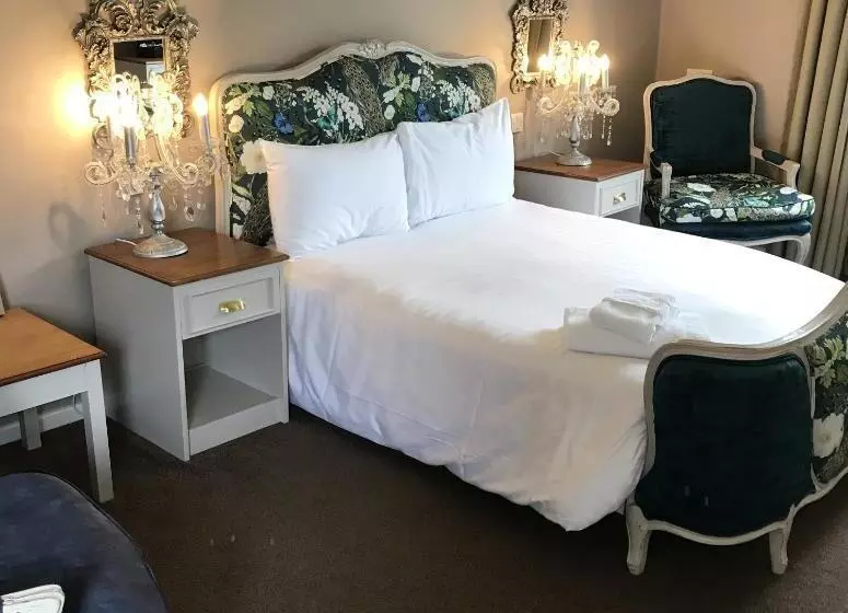 اتاق استاندارد با تخت بزرگ, The Old Red Lion Inn