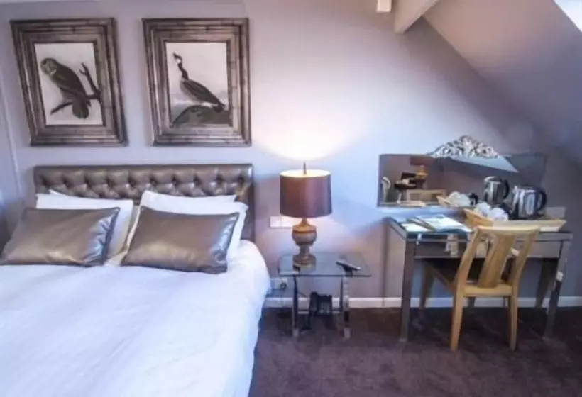 اتاق استاندارد, The Old Red Lion Inn