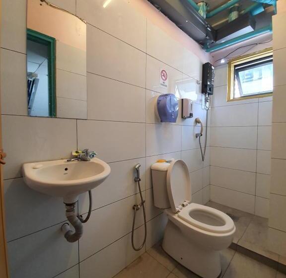 اتاق استاندارد سه نفره, Travel Hub Guesthouse