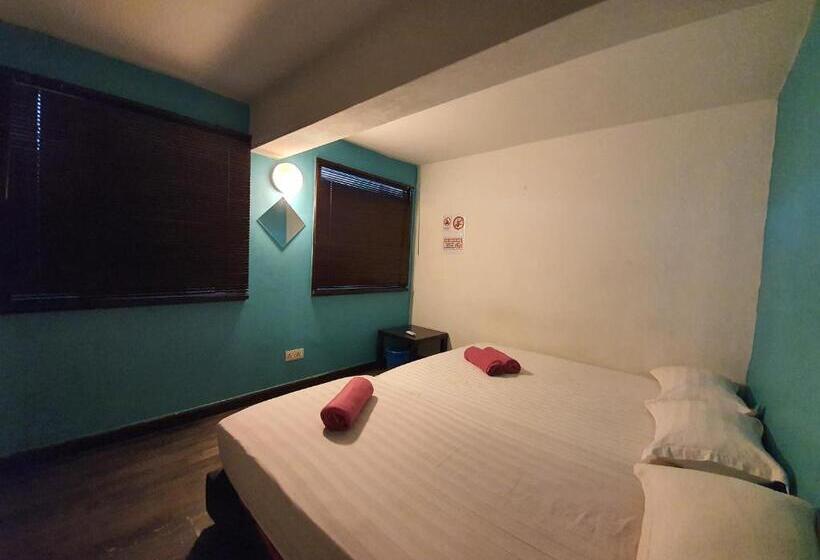 اتاق استاندارد سه نفره, Travel Hub Guesthouse