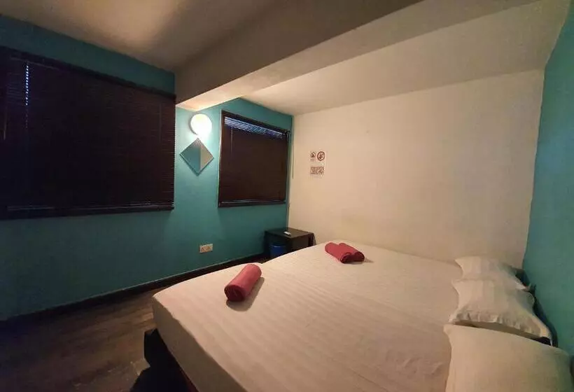 اتاق استاندارد سه نفره, Travel Hub Guesthouse