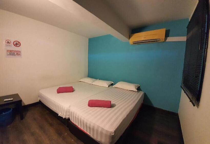 اتاق استاندارد چهار تخته, Travel Hub Guesthouse