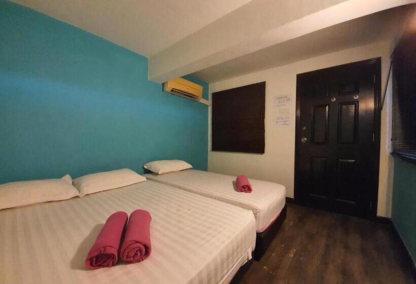 اتاق استاندارد چهار تخته, Travel Hub Guesthouse