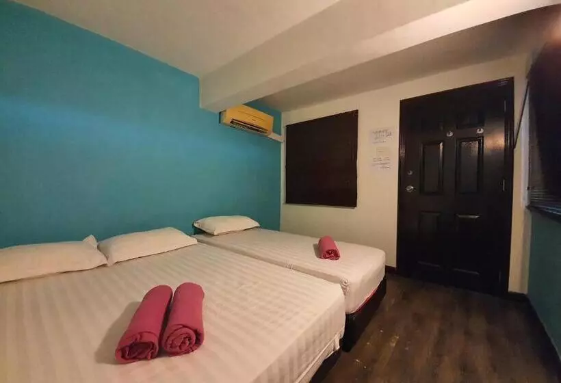 اتاق استاندارد چهار تخته, Travel Hub Guesthouse