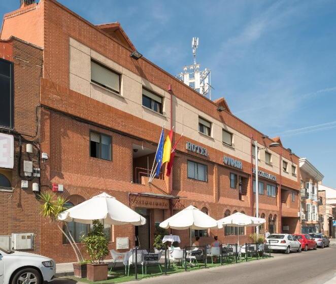 标准三人间, Vivar