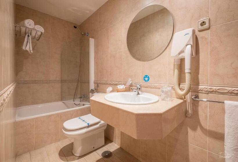 标准三人间, Vivar