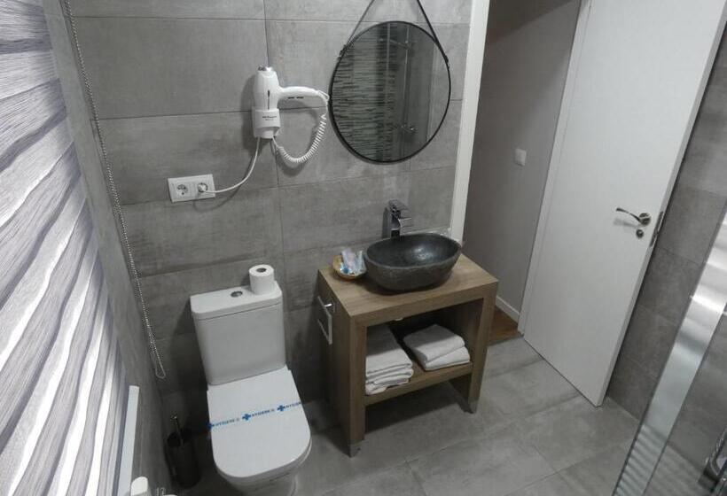 标准三人间, Vivar