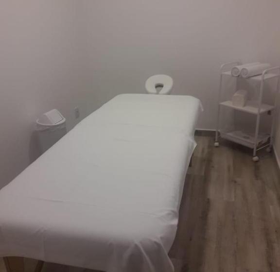 四人豪华间, Wembley Inn