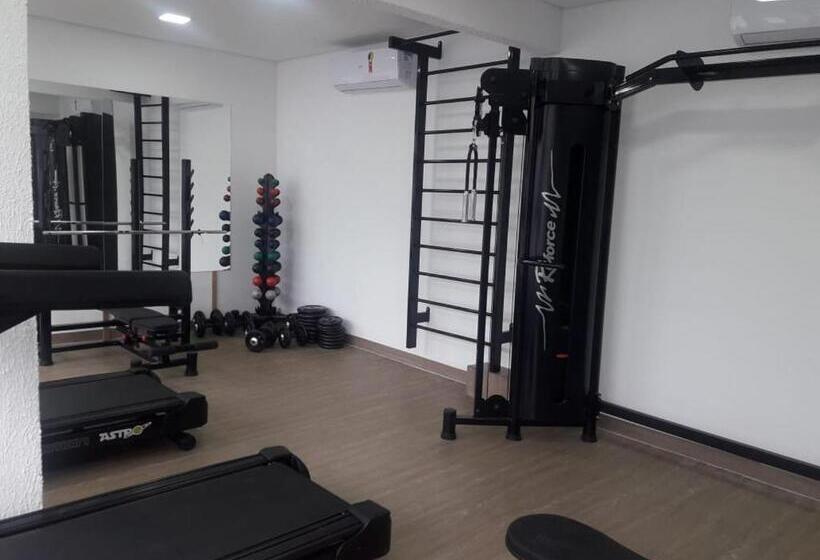 豪华三人间, Wembley Inn