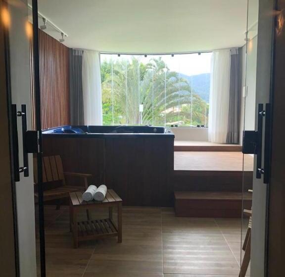 带按摩浴盆的套房, Wembley Inn