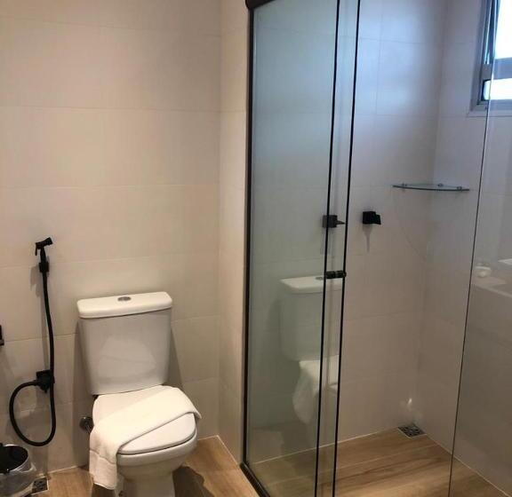 带按摩浴盆的套房, Wembley Inn