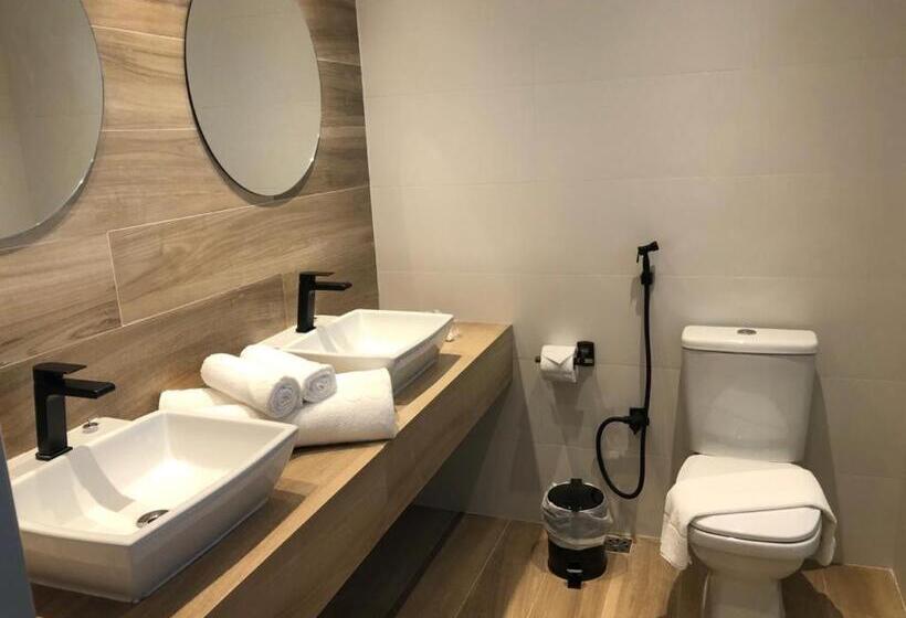 자쿠지 스위트, Wembley Inn