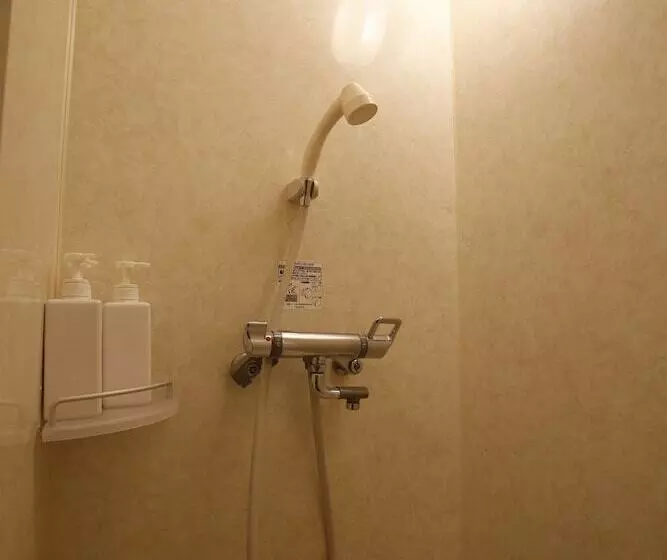 ルームシェアのワンベッド, Backpackers Hostel K S House Hiroshima