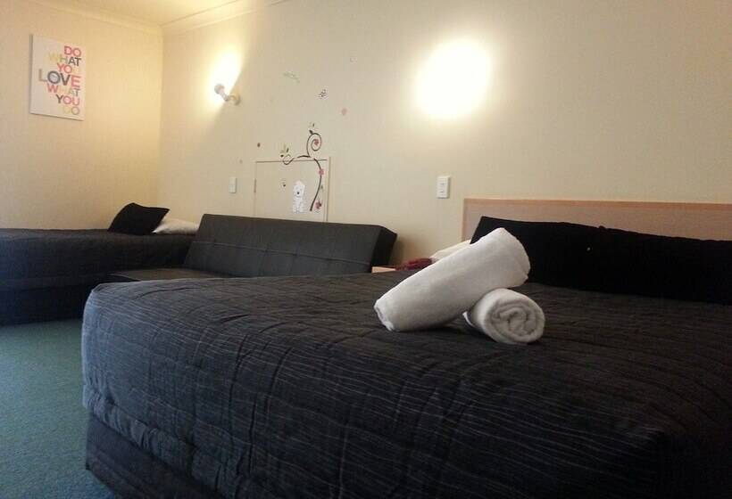 Студия Стандарт, New Castle Motor Lodge