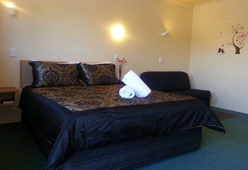 标准工作室, New Castle Motor Lodge