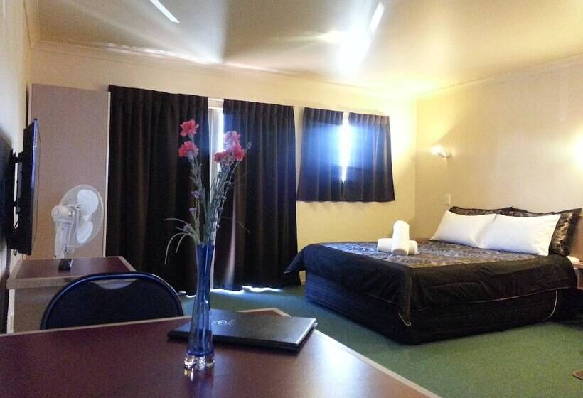 标准工作室, New Castle Motor Lodge