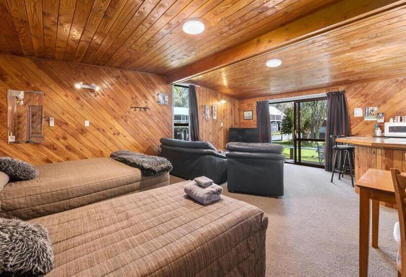 בית, חדר שינה 1, Sportsmans Lodge