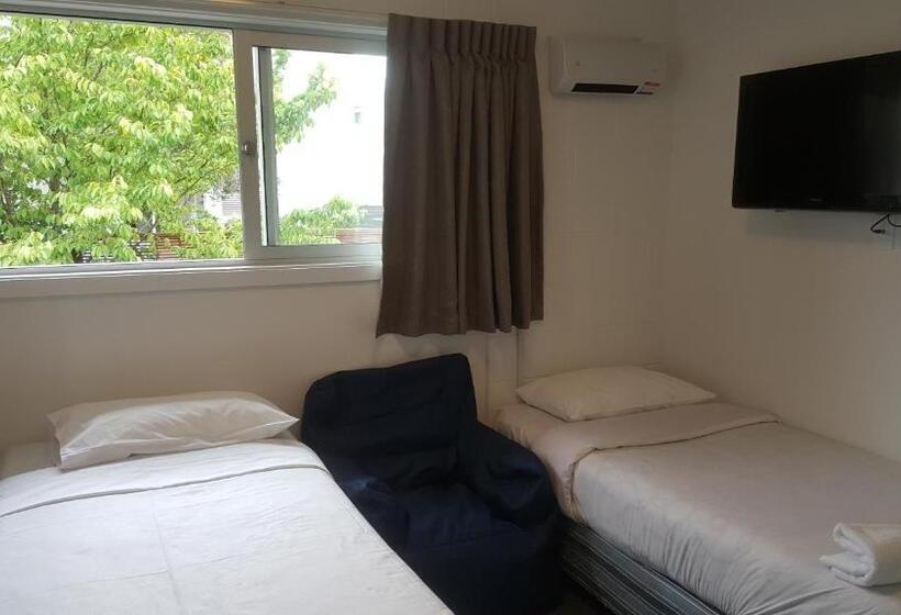 דירת חדר משפחתית, Siesta Motel