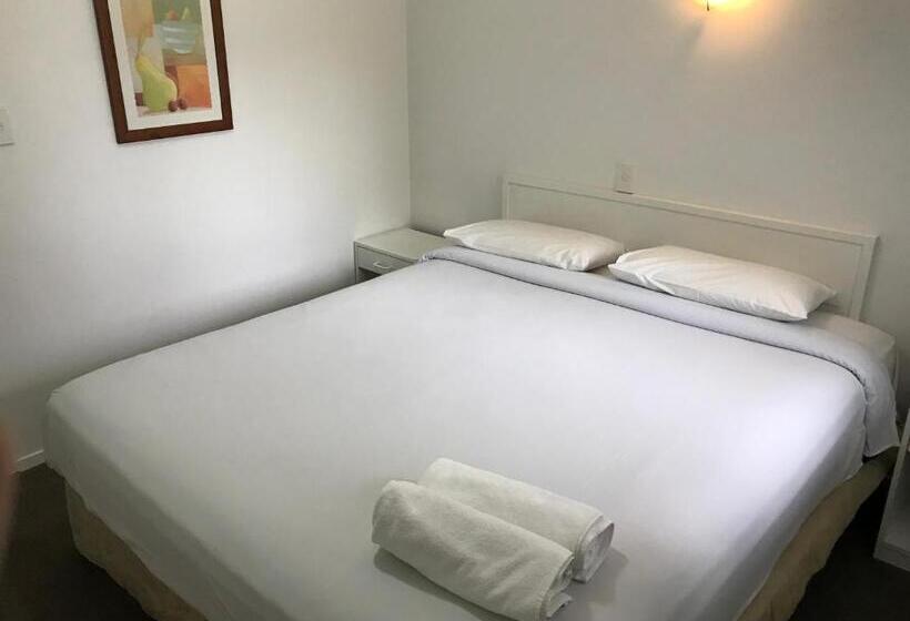 דירת חדר משפחתית, Siesta Motel