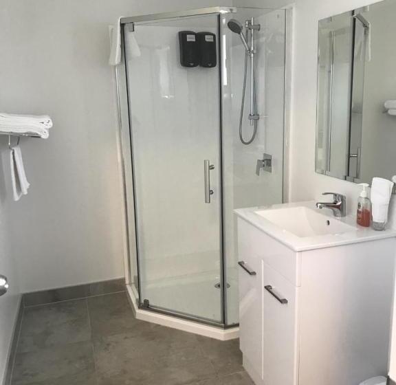 基本工作室, Siesta Motel